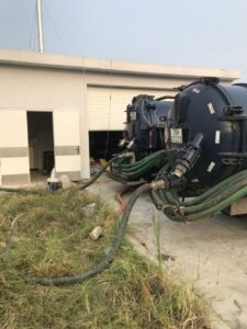 Hút bể phốt tại Long Biên: Giá rẻ, chất lượng cao, phục vụ 24/7 1 hút bể phốt tại Long Biên
