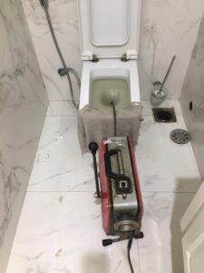 Hút bể phốt tại Long Biên: Giá rẻ, chất lượng cao, phục vụ 24/7 2 hút bể phốt Long Biên