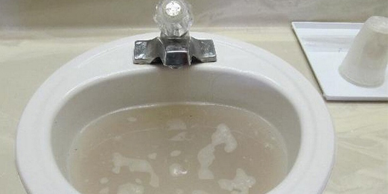 Thông bồn rửa mặt hiệu quả tại nhà: Đánh bay nỗi lo tắc nghẽn 1 lavabo bi nghet